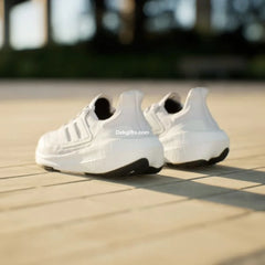 Ad Ultraboost Light White