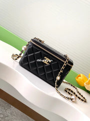 Chnel Vanity With Chain