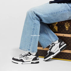 Iv Trainer Black And White