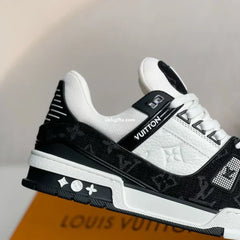 Iv Trainer Black White