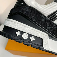 Iv Trainer Black White