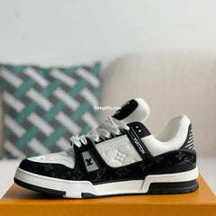 Iv Trainer Black White