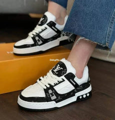 Iv Trainer Black White