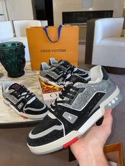 Iv Trainer Crystal  – Black Grey