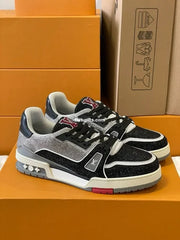 Iv Trainer Crystal  – Black Grey