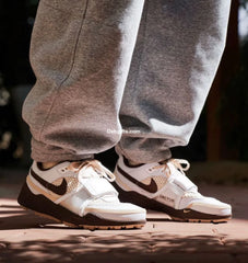 Nk Zoom Field Jaxx TrvSct Light Chocolate