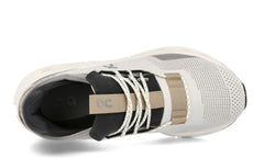 On Cloudnova 'white / Sand'