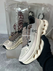 On Cloudtilt W - Clove/sand